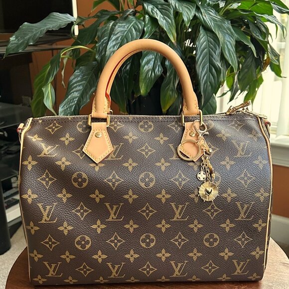 HEARTS and CLOVER Bag Charm Gold Tone 💕 - Picture 2 of 8